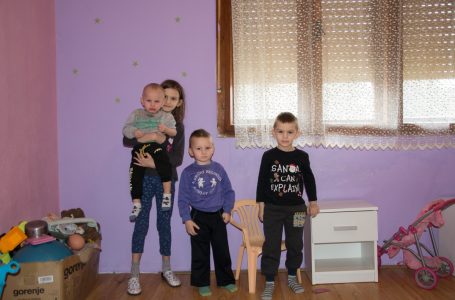 The Milanovićs are the future of the Serbian community in Trpinja near Vukovar. They need a roof over their heads!