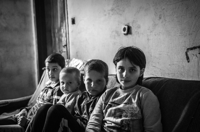  He bravely fought in Kosmet, and now raises his children in a garage: the Đorđevićs are the last Serbian family in the Preševo village! (video)