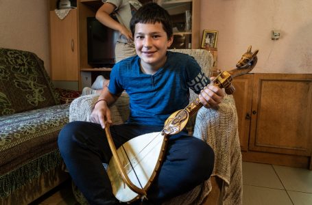 He rides horses, plays the gusle and dreams of having his own room – meet hardworking Dragoljub Minić (12) from Bijelo Polje!