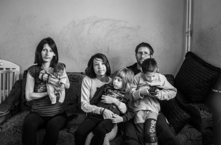 “They were completely healthy, but…” – the kind hearted Stanojevićs are raising seven children in 30 square meters!