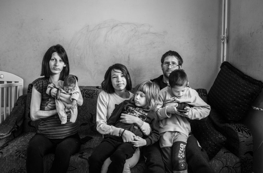  “They were completely healthy, but…” – the kind hearted Stanojevićs are raising seven children in 30 square meters!